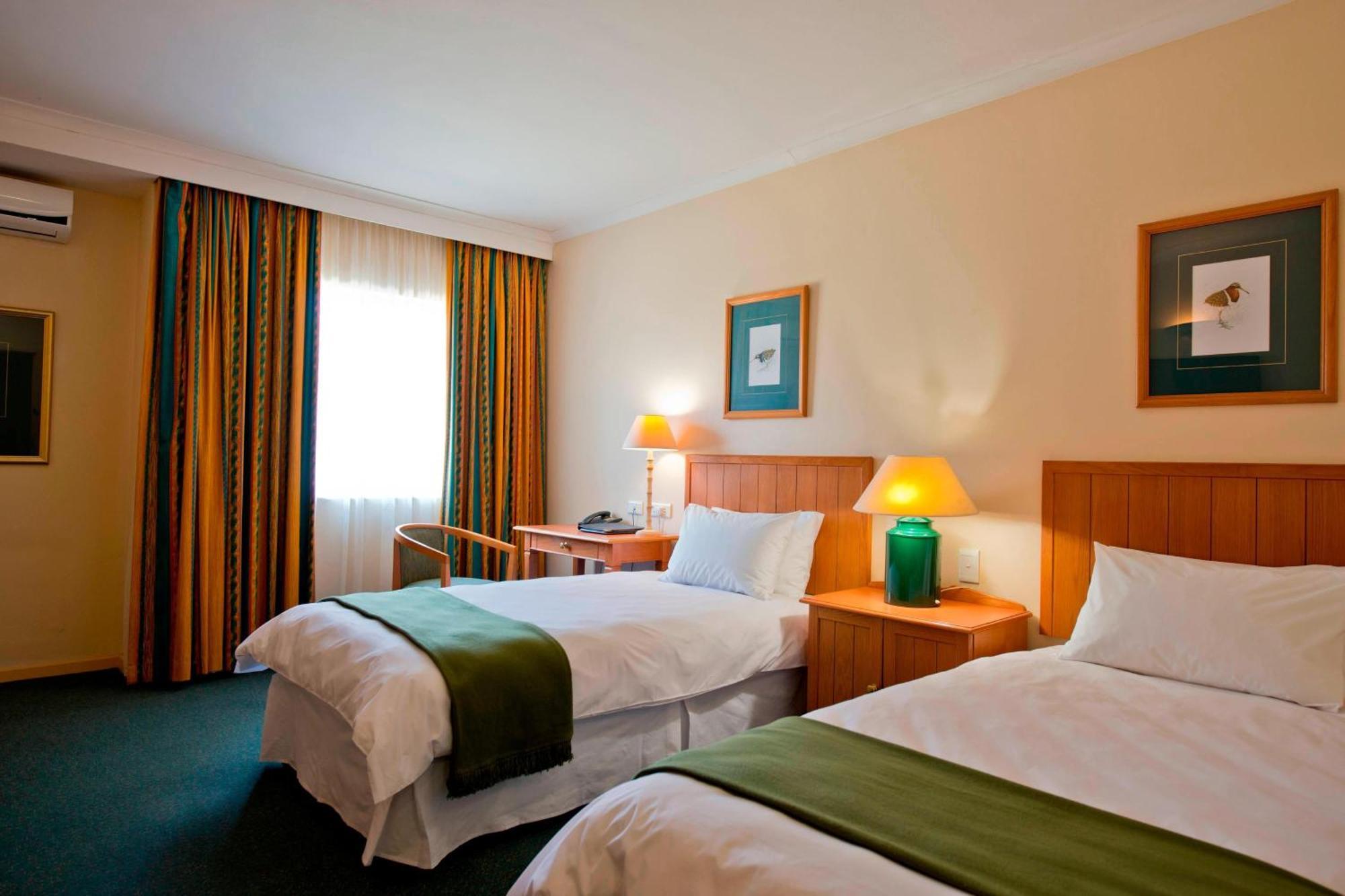 Protea Hotel By Marriott Ondangwa Esterno foto