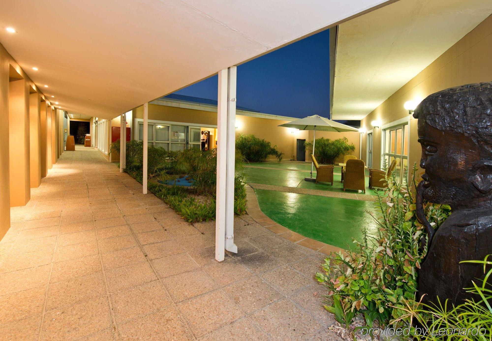 Protea Hotel By Marriott Ondangwa Esterno foto