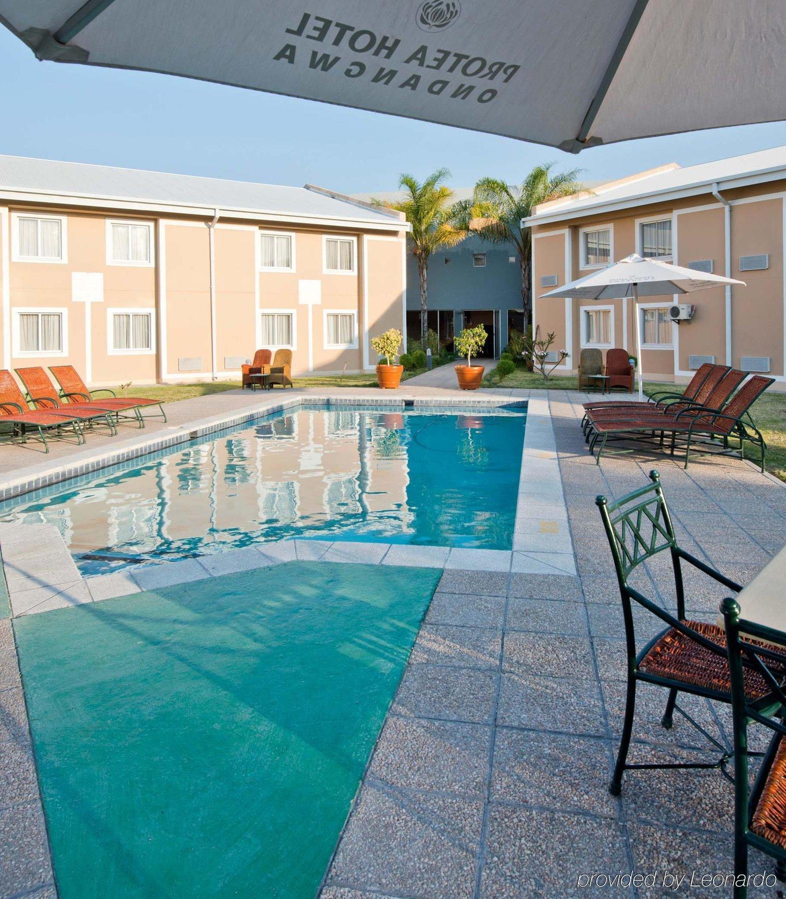Protea Hotel By Marriott Ondangwa Esterno foto