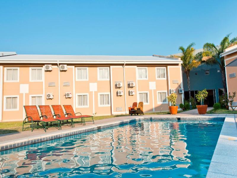 Protea Hotel By Marriott Ondangwa Esterno foto