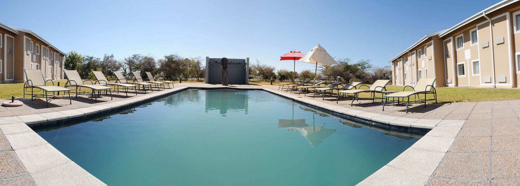 Protea Hotel By Marriott Ondangwa Esterno foto